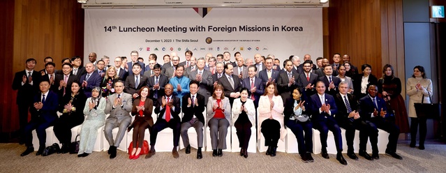 ▲ 이철우 경북도지사(대한민국시도지사협의회장)는 12월 1일 실질적인 지방외교의 장인 주한외국공관 대사 등을 초청해 간담회를 했다.ⓒ경북도