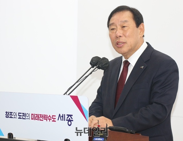 ▲ 최민호 세종시장이 4일 오전 세종시청 정음실에서 2023 세종 빛 축제와 관련해 기자간담회를 하고 있다.ⓒ이길표 기자