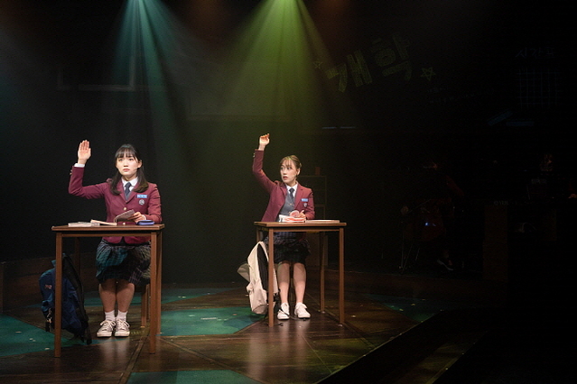 ▲ 뮤지컬 '유진과 유진' 한국공연 장면.ⓒ낭만바리케이트