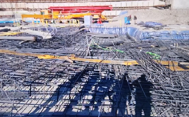 ▲ 4일 오전 포항 북구 학잠동 자이아파트 신축공사장에서 철근 구조물이 무너졌다.ⓒ포항북부소방서 제공.