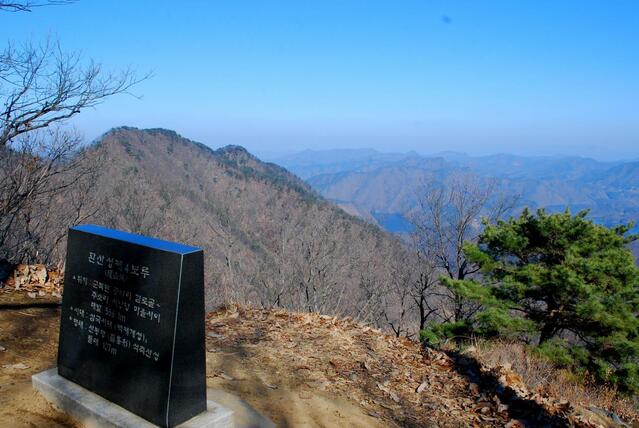 ▲ 환산성제4보루 표지석과 환산 고스락.ⓒ진경수 山 애호가