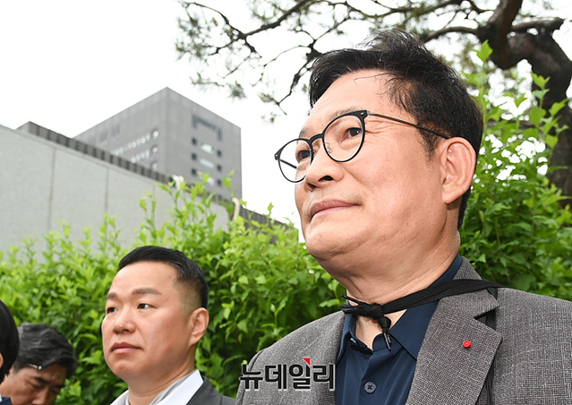 더불어민주당의 친구당 '윤석열 퇴진당'을 만들겠다는 송영길 전 대표(오른쪽). ⓒ서성진 기자
