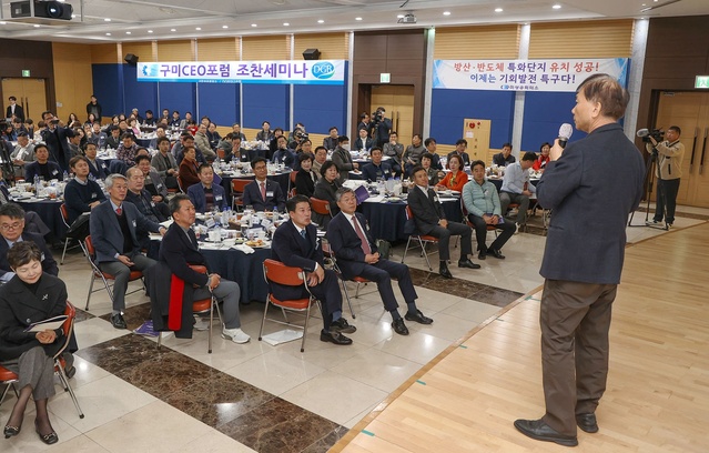 ▲ 신병주 교수는 ‘역사는 현재를 비추는 거울’이라며 “조선시대 왕들이 보인 긍정적, 부정적 리더십을 반면교사로 삼아 현재의 리더가 갖추어야 할 덕목들을 생각해 볼 필요가 있다”고 강조했다.ⓒDGB대구은행