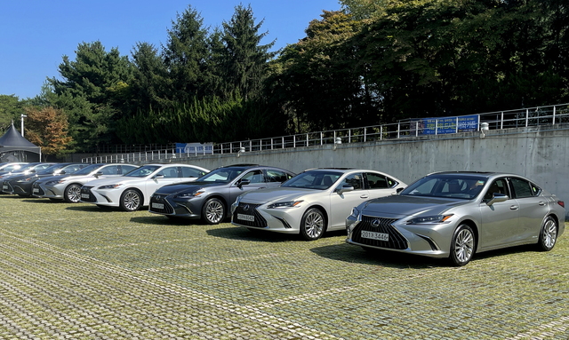 ▲ 올해 수입차 3위에 오른 ES300h 모습. ⓒ김재홍 기자