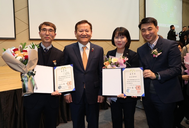 ▲ 전국자원봉사자대회에서 포스코 봉사단과 김선식 차장이 대통령 표창을 수상했다 ⓒ포스코