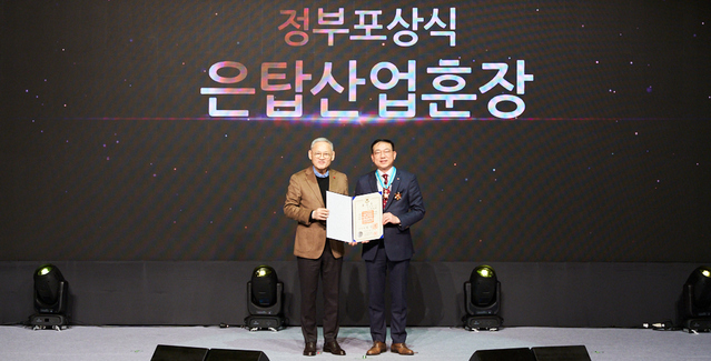 유인촌 문화체육관광부 장관(좌), 홍성현 대홍기획 대표. ©브랜드브리프