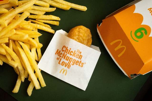 ▲ 맥도날드 스위스의 '사랑의 치킨 맥너겟' 캠페인. ©맥도날드