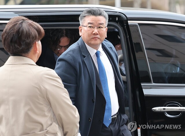 ▲ 전현희 전 국민권익위원장에 대한 '표적 감사' 주도 의혹을 받는 유병호 감사원 사무총장이 지난 9일 오전 소환 조사를 위해 경기도 과천시 고위공직자범죄수사처에 들어서고 있다. ⓒ연합뉴스