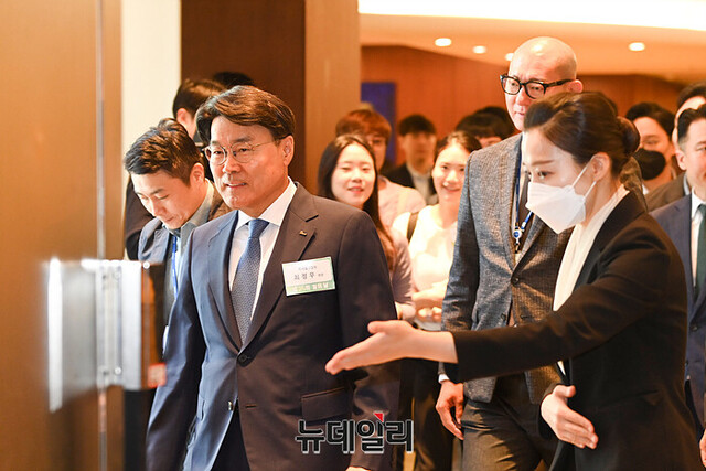 ▲ 최정우 회장이 올해 철의 날 행사에서 입장하는 모습. ⓒ뉴데일리DB