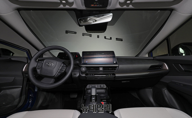 ▲ 신형 프리우스의 1열 실내 모습 ⓒ뉴데일리