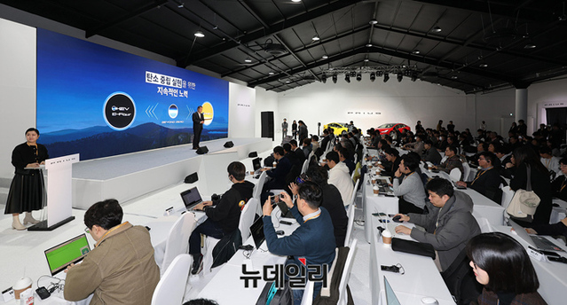 ▲ 프리우스 공개 행사가 진행되는 모습 ⓒ뉴데일리