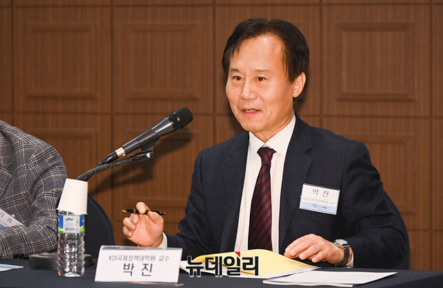 ▲ 박진 KDI국제정책대학원 교수가 발언을 하고 있다. ⓒ서성진 기자