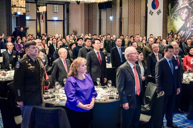 ▲ 한미우호협회(KAFS, 회장 황진하)와 서울시(시장 오세훈)는 12일 오후 서울 종로구 포시즌스호텔서울 그랜드볼룸에서 '2023 한미 한미우호의 밤'을 공동 개최했다. ⓒ윤상구 사진작가 제공