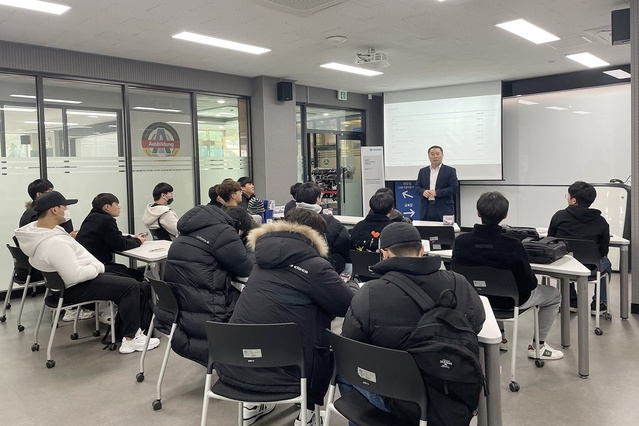 ▲ 영남이공대학교(총장 이재용)는 13일 오전 9시 산학협력관 1층 아우스빌둥에서 현장 적응력 강화를 위한 산업체 맞춤식 인성교육을 진행했다.ⓒ영남이공대