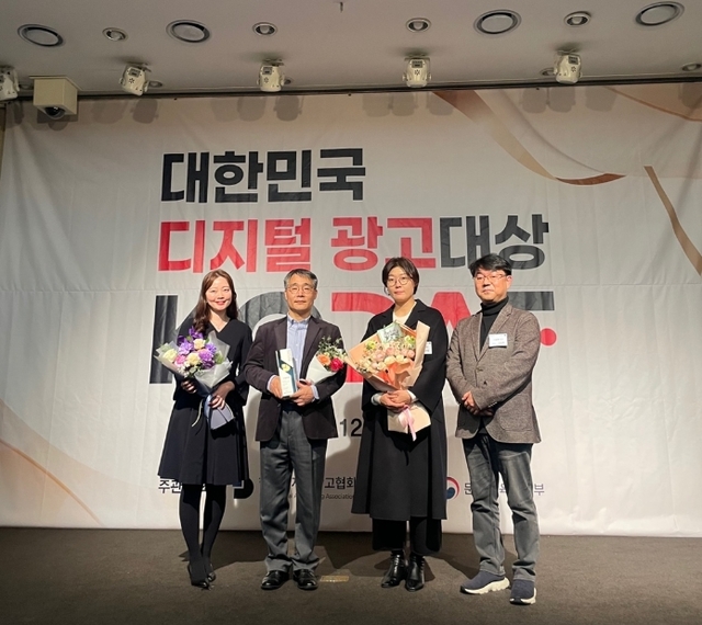 ▲ 왼쪽 두번째부터 안재웅 포스코 그룹장, 인소민 그랑몬스터 대표 ⓒ포스코