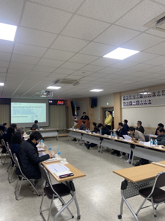 ▲ 영양군 농업기술센터는 12월 14일 농업기술센터 대회의실에서 2024년도 과수화상병 방제 약제 선정을 위한 영양군 병해충 예찰·방제협의회를 개최했다.ⓒ영양군