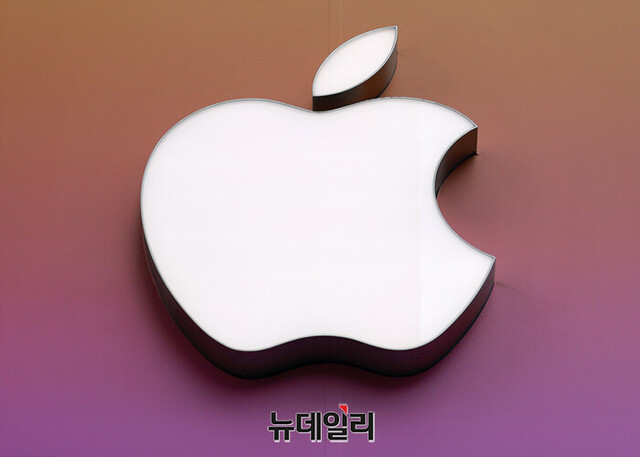 ▲ 애플 스토어에 부착된 애플 로고 ⓒ뉴데일리