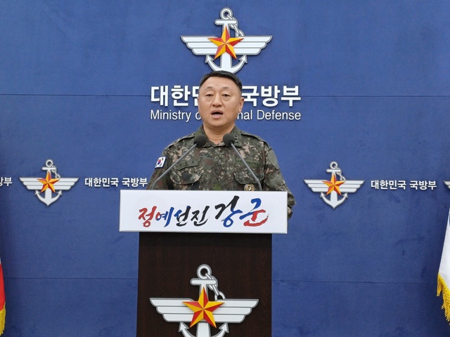 ▲ 이승오 합동참모본부 작전부장이 18일 '北 장거리 탄도미사일 발사 관련 대북 경고성명'을 발표하고 있다. ⓒ이바름