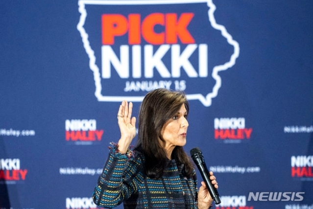 ▲ 니키 헤일리 전 유엔대사가 지난 11월17일 아이오와주 앤케니에서 유세 연설을 하는 모습. ⓒAP/뉴시스