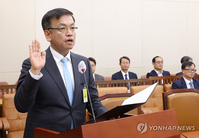 ▲ 최상목 경제부총리 겸 기획재정부 장관 후보자가 19일 국회에서 열린 인사청문회에서 선서를 하고 있다.ⓒ연합뉴스