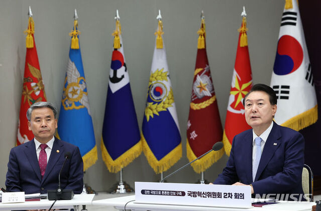 ▲ 윤석열 대통령이 8일 서울 용산 대통령실 청사에서 국방혁신위원회 제2차 회의를 주재하고 있다. (대통령실통신사진기자단) 2023.08.08. ⓒ뉴시스