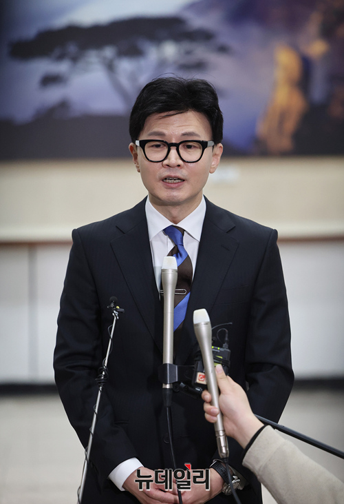 ▲ 국민의힘 비상대책위원장 직을 수락한 한동훈 법무부 장관이 21일 오후 경기 과천시 법무부 대강당에서 열린 이임식에서 이임사를 하고 있다. ⓒ정상윤 기자