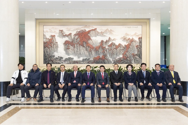 ▲ 경북도의회(의장 배한철)는 20일부터 12월 24일까지 4박5일 일정으로 중국 랴오닝성 인민대표대회를 방문하고 지방의회 차원의 친선교류 강화에 나섰다.ⓒ경북도의회