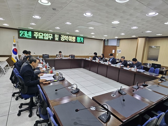 ▲ 울릉군은 지난 22일 2023년도 울릉군 주요업무 및 공약이행평가 보고회를 개최했다.ⓒ울릉군