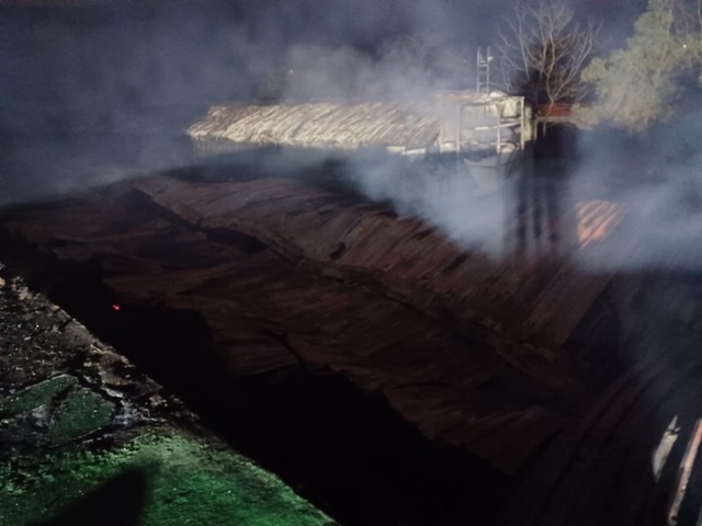 ▲ 26일 오후 9시 49분쯤 세종시 부강면 한 돼지농장에서 불이 나 3시간 40분만에 진화됐다.ⓒ세종소방본부