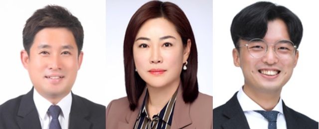 ▲ 전주시의회 김정명(왼쪽부터), 천서영, 이성국 의원 등 3명이 전북시군의회의장협의회에서 수셩하는 지방의정봉사상을 수상했다.ⓒ