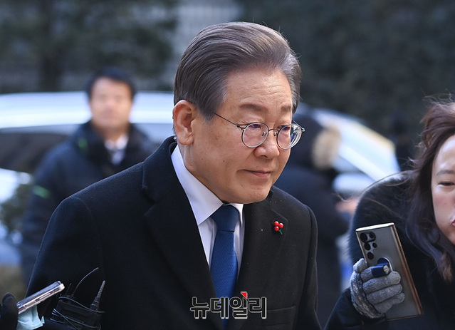 ▲ 이재명 더불어민주당 대표가 22일 서울 서초구 중앙지법에서 열린 '공직선거법 위반' 관련 공판에 출석하고 있다. ⓒ서성진 기자