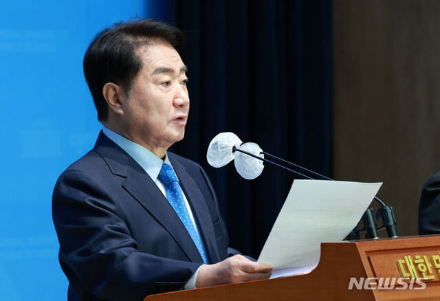 ▲ 이석현 전 국회부의장이 29일 오전 서울 여의도 국회 소통관에서 더불어민주당 탈당 기자회견을 하고 있다. ⓒ뉴시스