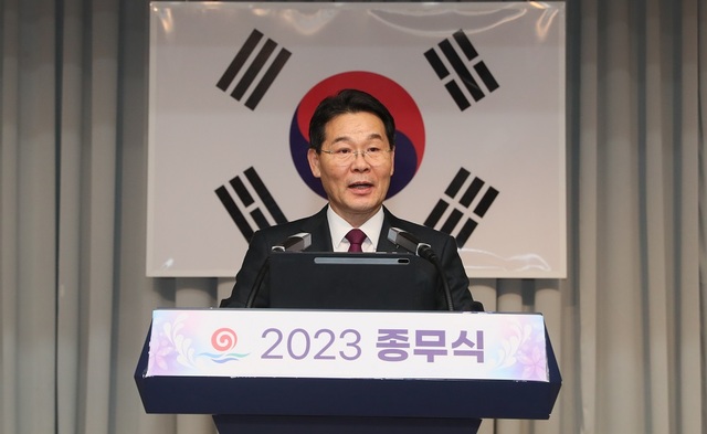 ▲ 29일 오후 2시 부안군청 대회의실에서 권익현 부안군수를 비롯한 400여 명의 공직자가 모여 종무식을 열었다.ⓒ부안군