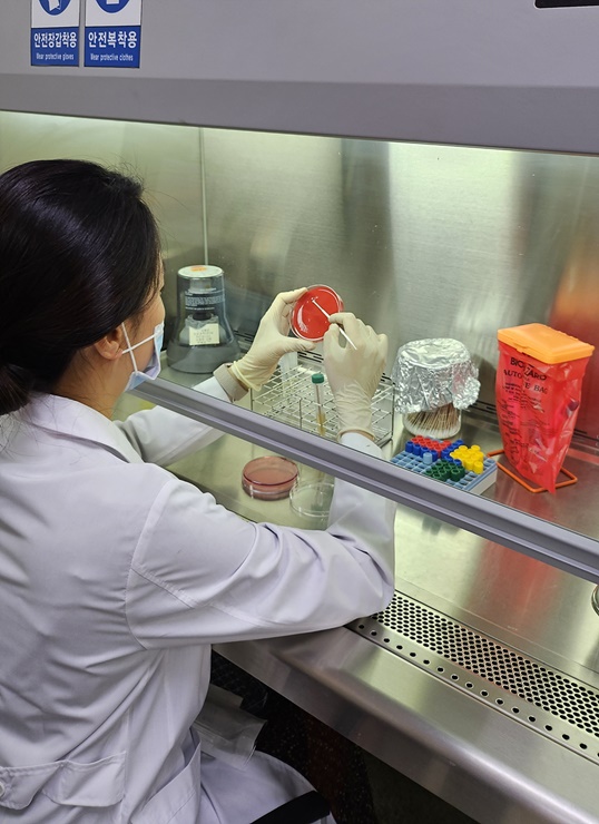 ▲ 대구광역시 보건환경연구원은 올해 농림축산검역본부가 주관한 가축질병분야 진단능력 평가에서 11종 24항목 모두 ‘적합’으로 진단능력의 우수성을 인정받았다.ⓒ대구시