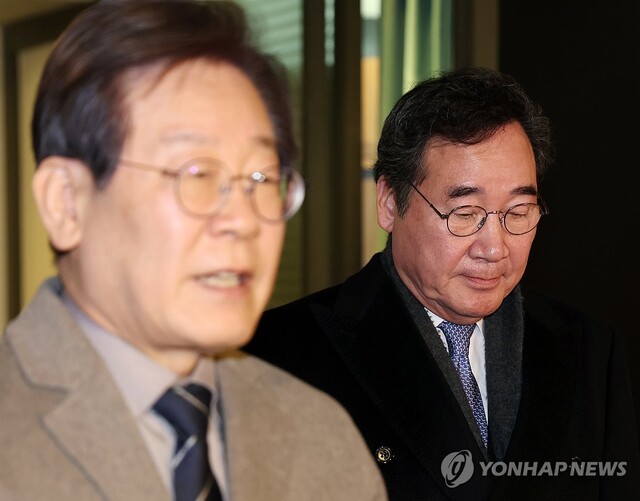 ▲ 이낙연 전 더불어민주당 대표가 30일 서울 종로구의 한 음식점에서 이재명 대표와 회동을 한 뒤 굳은 표정을 짓고 있다. ⓒ연합뉴스