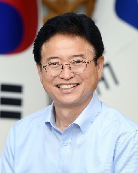 ▲ 이철우 지사는 신년사에서 “지방이 고르게 발전하면서 대한민국 발전을 견인하는 길은 중앙정부에 의존하는 지방자치의 헌 옷을 벗고 지방정부가 주인이 돼 스스로 기회를 창출하고 성취하는 길밖에 없다”고 말했다.ⓒ경북도