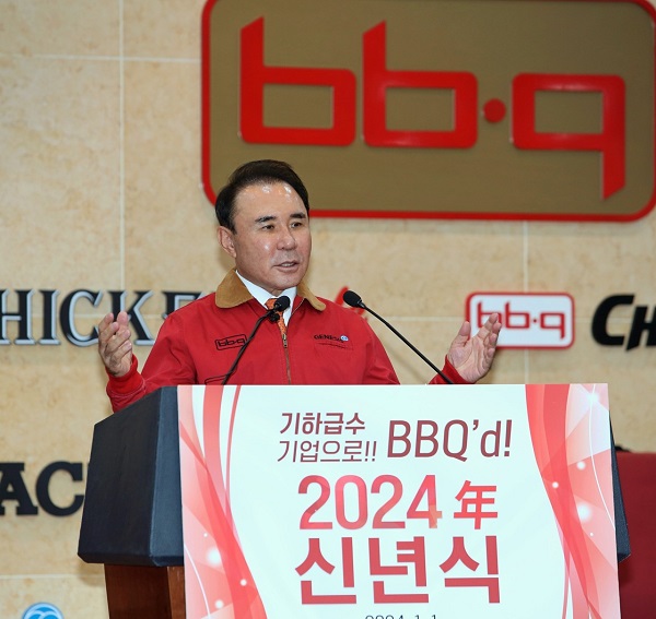 ▲ 윤홍근 제너시스BBQ그룹 회장ⓒ 제너시스BBQ그룹