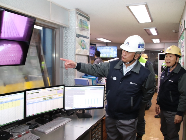 ▲ 장세욱 부회장이 인천공장 현장에서 새해 첫 업무를 시작했다. ⓒ동국제강그룹