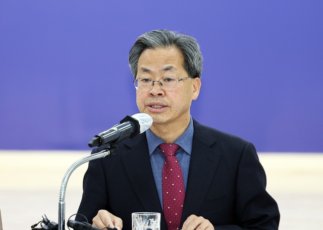 ▲ 오도창 영양군수는 2일 군청 대회의실에서 열린 신년 언론 관계자 간담회에서 지난해 주요 성과와 2024년 갑진년(甲辰年) 새해 군정 추진 방향을 소개했다.ⓒ영양군