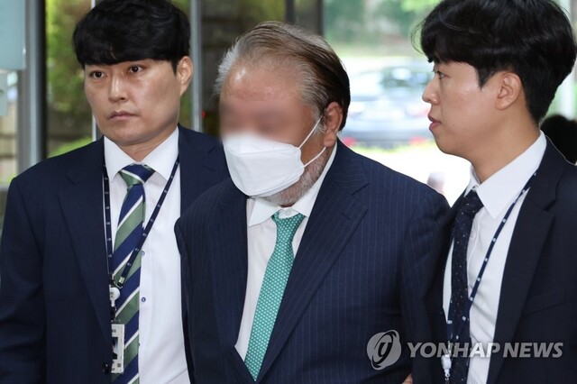 ▲ 수백억원대 횡령·배임 혐의를 받는 백현동 개발사업 민간업자 정모 회장이 지난달 9일 오전 구속 전 피의자 심문(영장심사)을 받기 위해 서울중앙지법 법정으로 향하고 있다. ⓒ연합뉴스