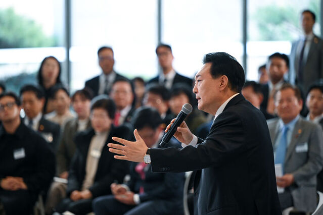 ▲ 윤석열 대통령이 4일 경기 용인 중소기업인력개발원에서 열린 국민과 함께하는 민생토론회에서 발언하고 있다.ⓒ대통령실 제공