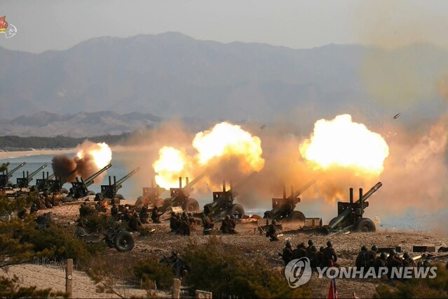 ▲ 북한 포병부대의 포격 장면. ⓒ조선중앙TV=연합뉴스 자료 사진