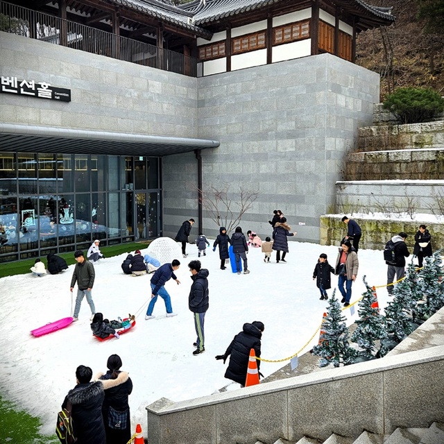 ▲ 경북 영주시 선비세상 ‘윈터페스티벌’이 크리스마스 축제 기간 1만 명이 넘는 이용객이 찾으며 성황리에 연말을 마무리하고 새해를 맞이했다.ⓒ영주시