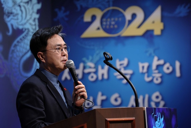 ▲ 김태흠 충남도지사가 5일 오전 충남북부상공회의소에서 열린 2024 경제인 신년인사회에서 인사말을 하고 있다.ⓒ충남도