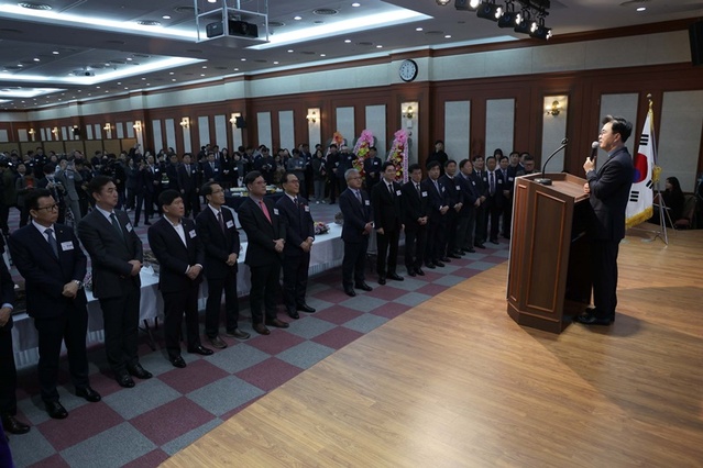 ▲ 충남북부상공회의소 주최 2024 경제인 신년인사회에서 김태흠 충남도지사가 인사말을 하고 있다.ⓒ충남도