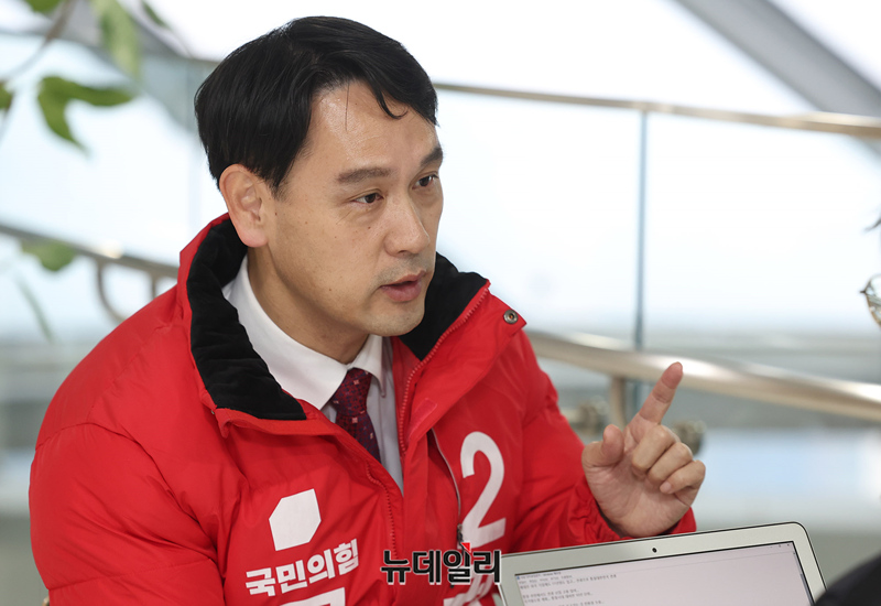 ▲ '포천·가평' 권신일 예비후보가 9일 오후 서울시청에서 뉴데일리와 인터뷰하고 있다. 
 ⓒ정상윤 기자