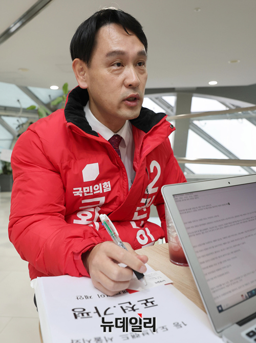 ▲ '포천·가평' 권신일 예비후보가 9일 오후 서울시청에서 뉴데일리와 인터뷰하고 있다. 
 ⓒ정상윤 기자