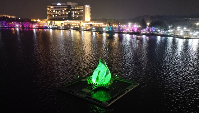 ▲ 보문호수에 설치된 상징조형물인 ‘피움’.ⓒ경북관광공사