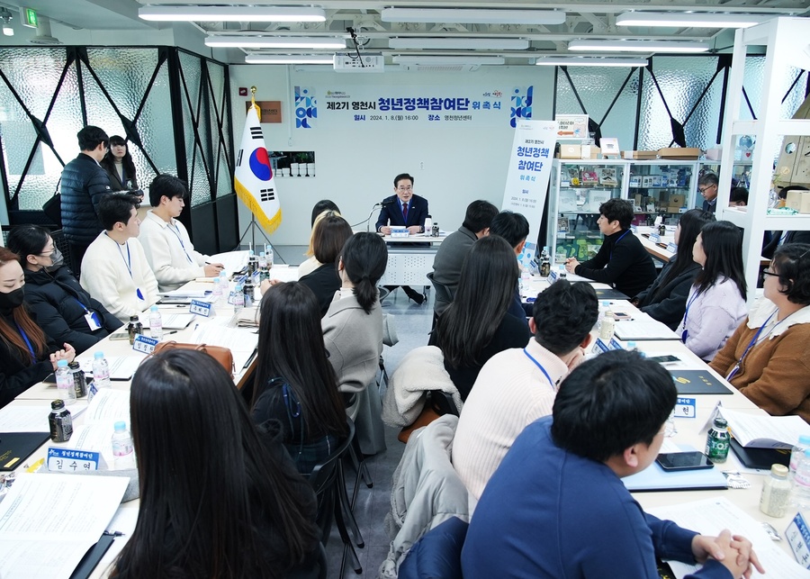 ▲ 영천시(시장 최기문)은 지난 8일 영천청년센터에서 청년정책 발굴 및 청년들의 참여 활성화를 위해 제2기 청년정책참여단 위촉식을 가졌다.ⓒ영천시