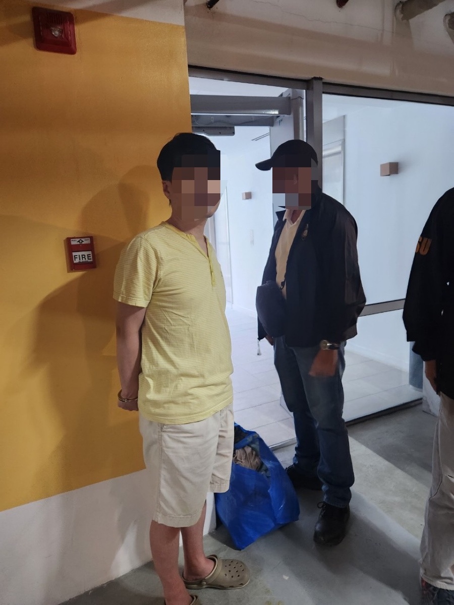 ▲ 경찰청은 지난 9일 국민건강보험공단에서 재직하다 요양급여 46억원을 횡령해 달아난 40대 A씨를 필리핀 마닐라 고급 리조트에서 검거했다. ⓒ경찰청 제공